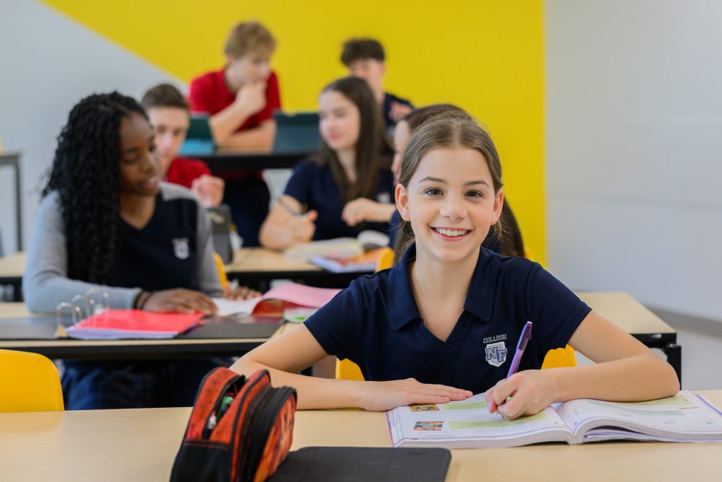 Élève du Collège NF en classe