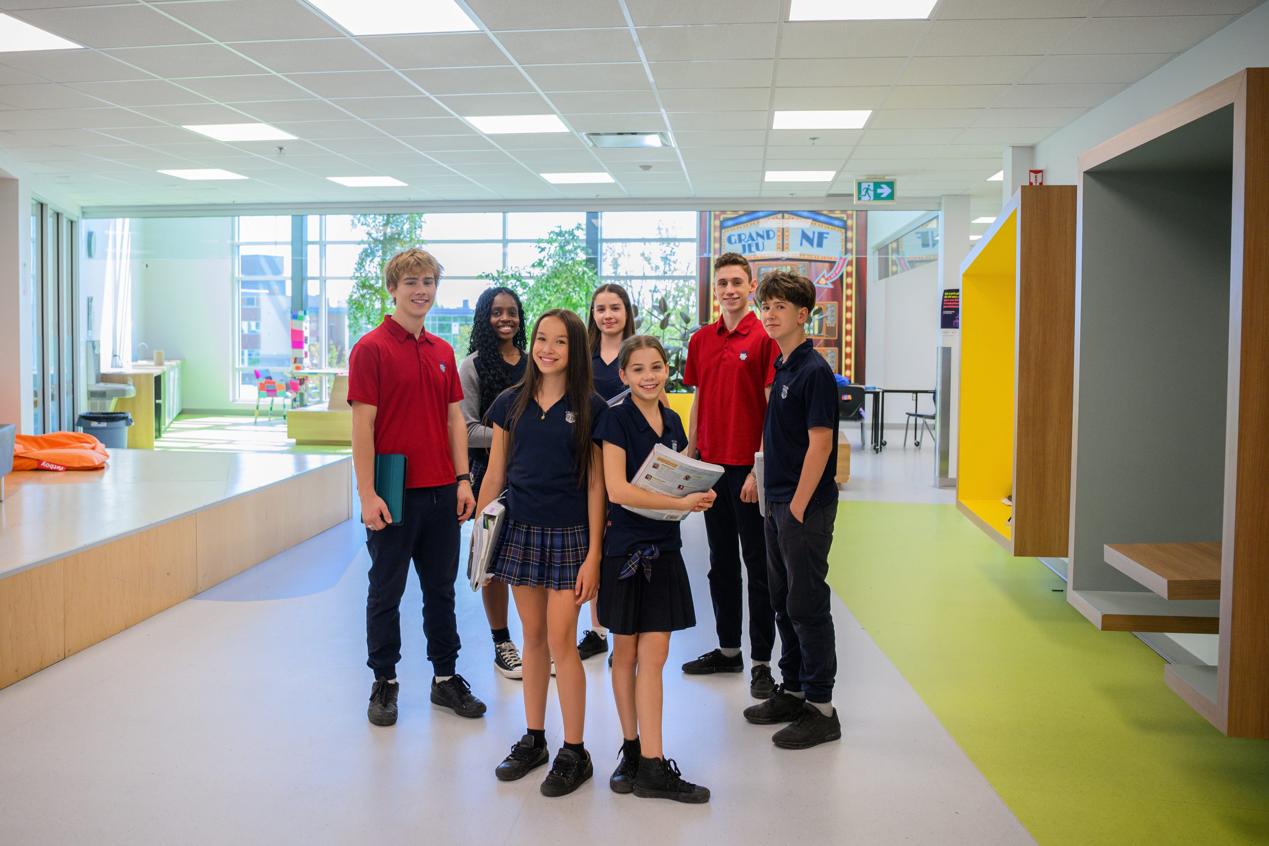 Élèves du Collège NF dans l’école